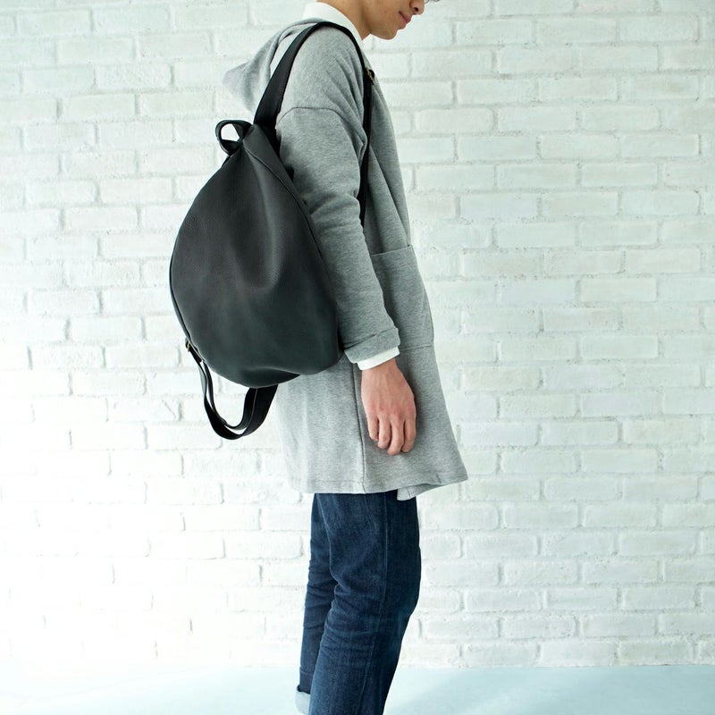 大人の本革リュックブラックL