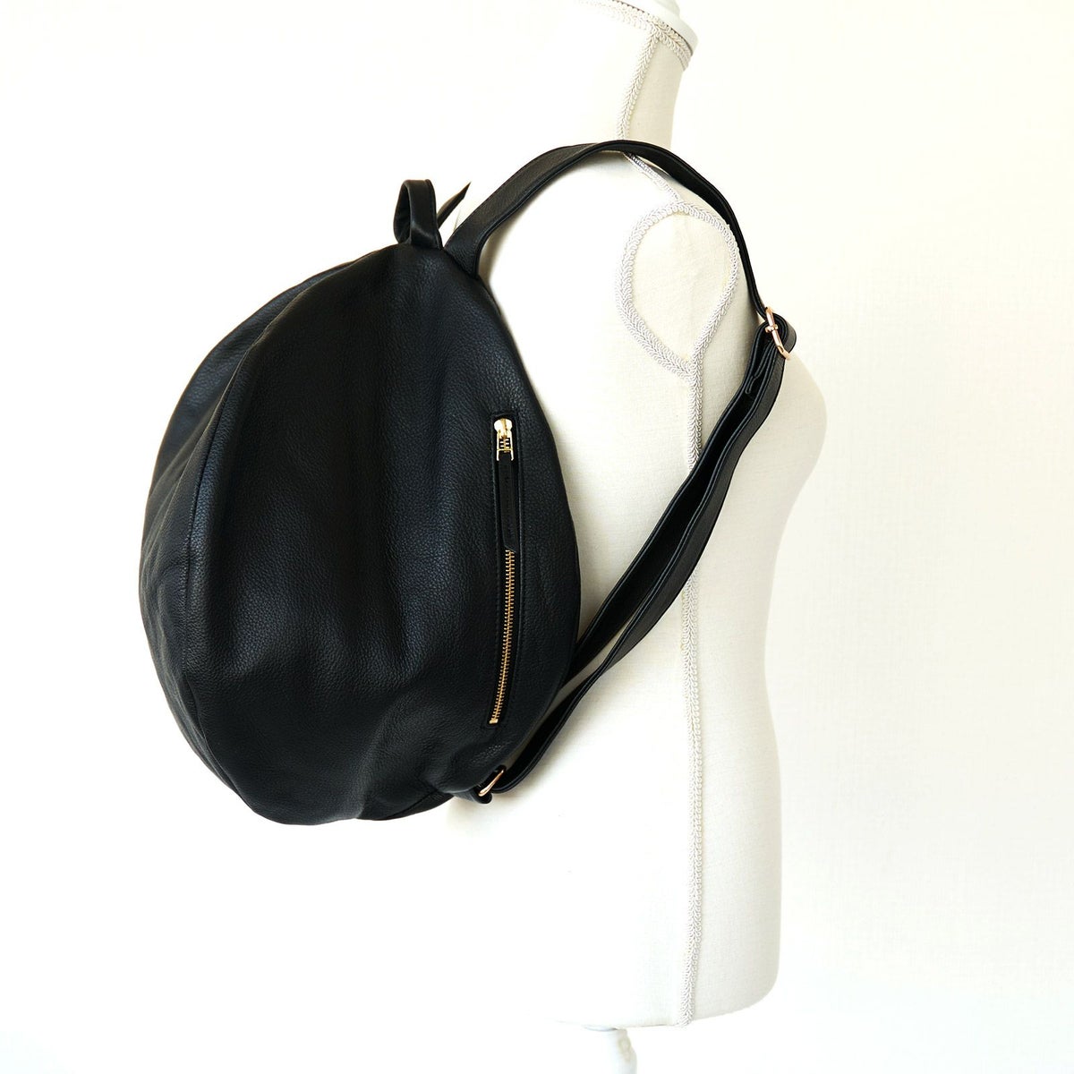 大人の本革リュックブラックL