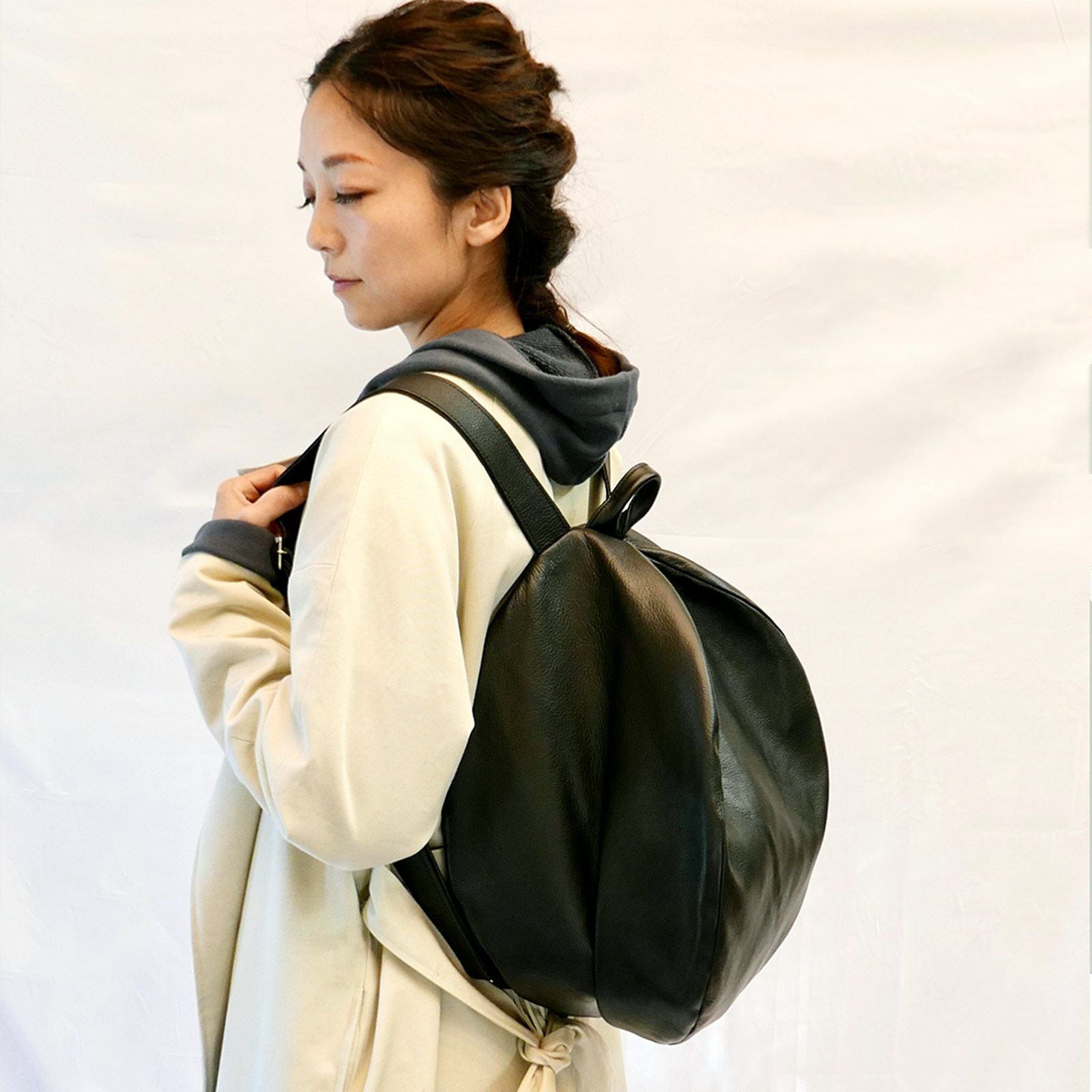 【新品同様】もりのがっこう 本革ころんとリュック L シボ革 ころんとリュック Lサイズ【本革】（ブラック） | もりのがっこう公式