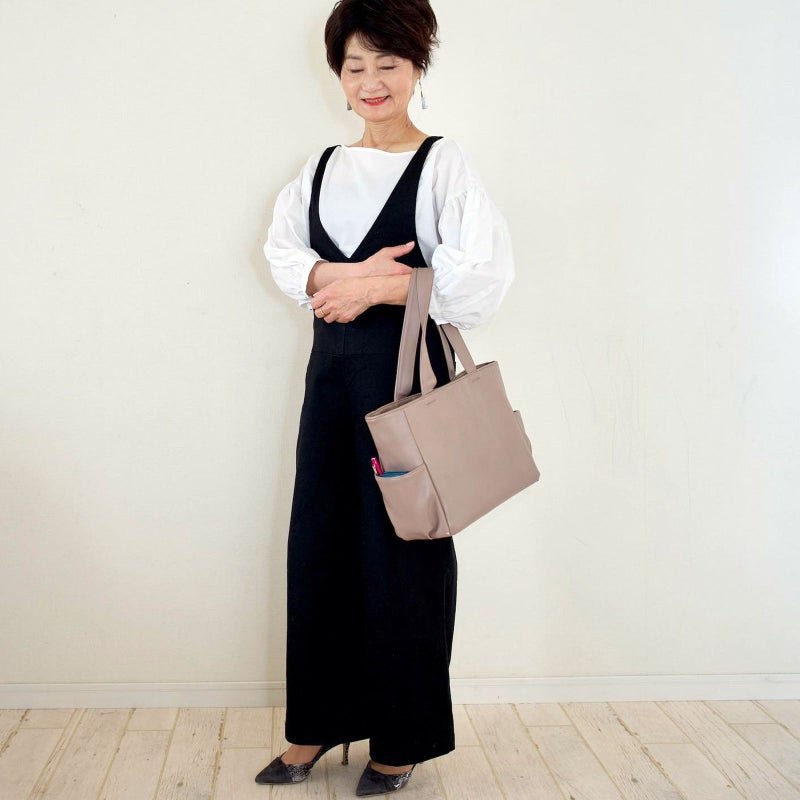 大人可愛いサロペットパンツ黒ブラック