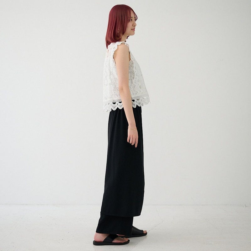 エプロンワイドパンツブラックもりのがっこう６０代コーデ