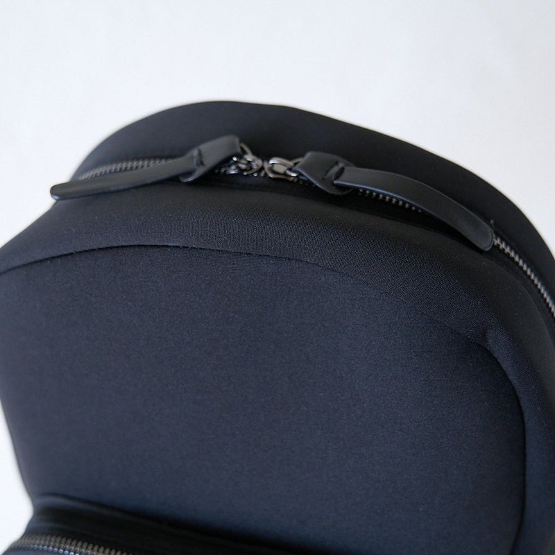 柔らかネオプレーン大人のしかくリュック