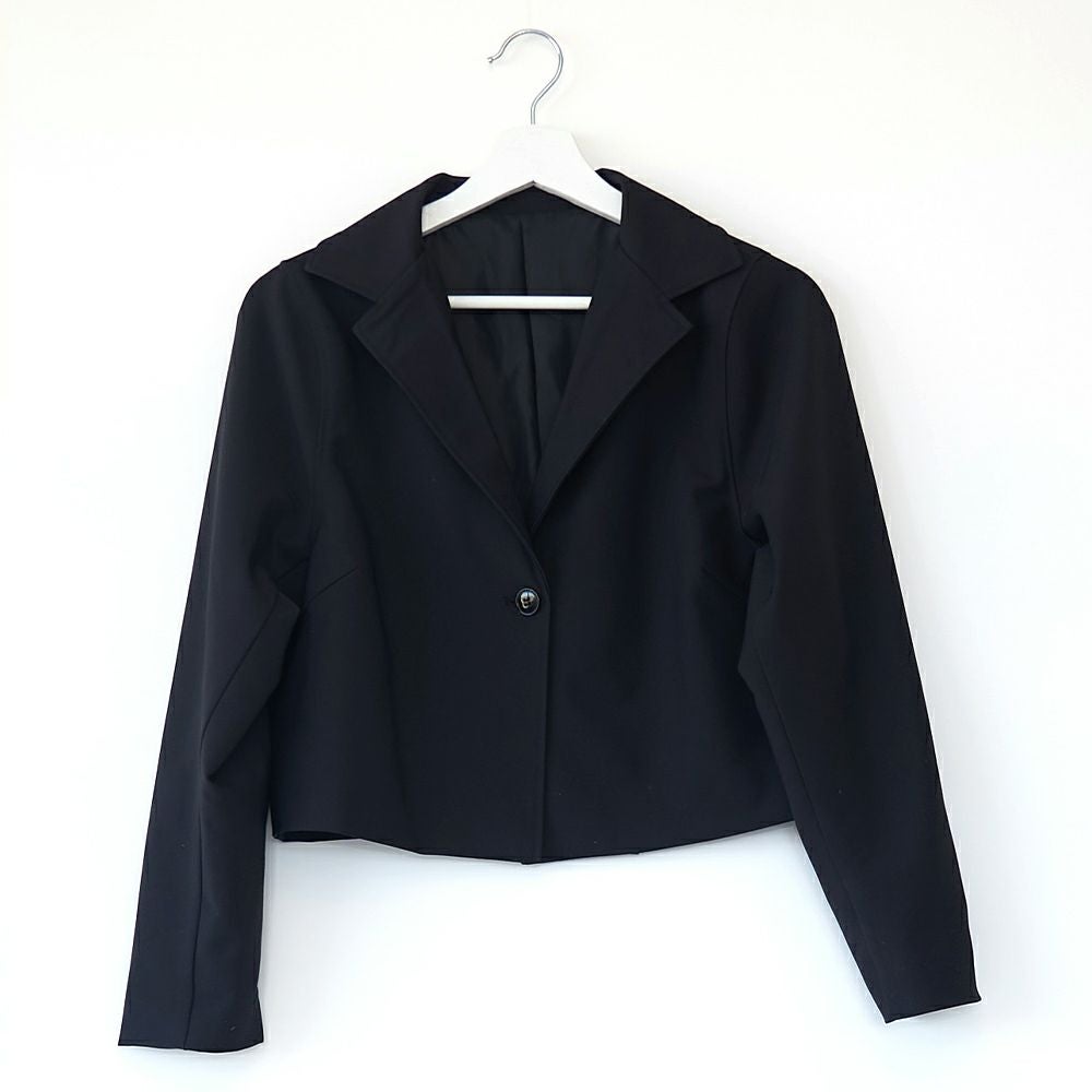 ショート丈シングルボタンジャケットブラック