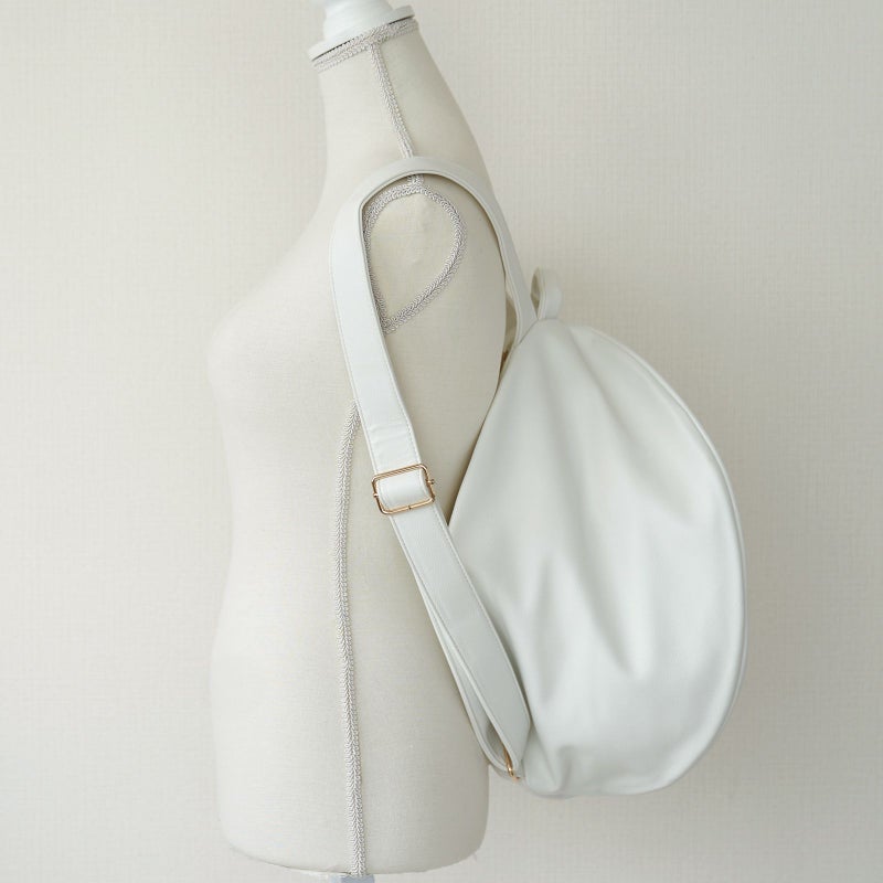 かわいい大きなリュックPUレザー白ホワイト