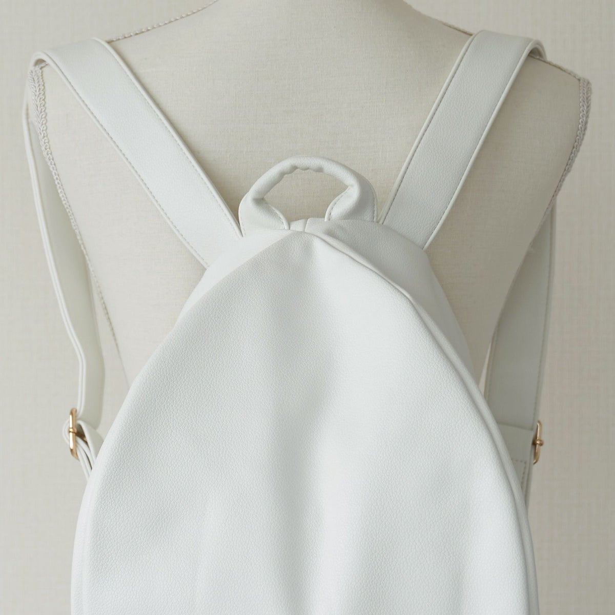 吊り下げフック付き大きなリュックPUレザー白ホワイト