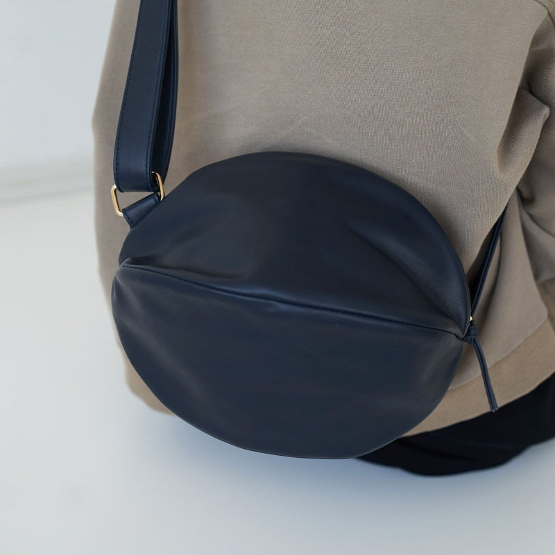 大人のかわいいボディバッグころんと丸いネイビー