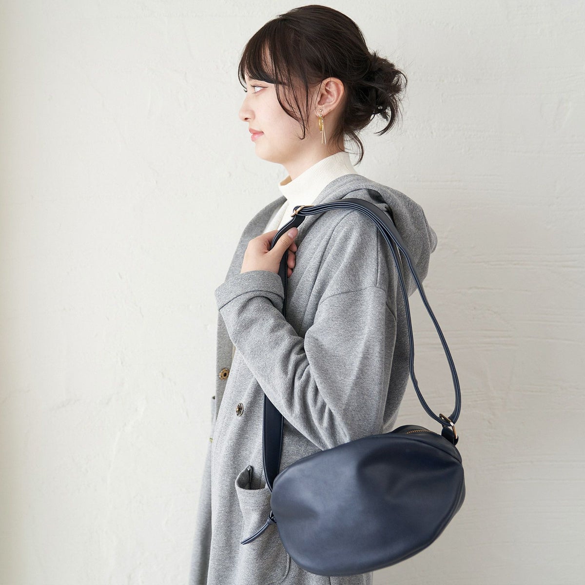 かわいいショルダーバッグ紺ネイビー