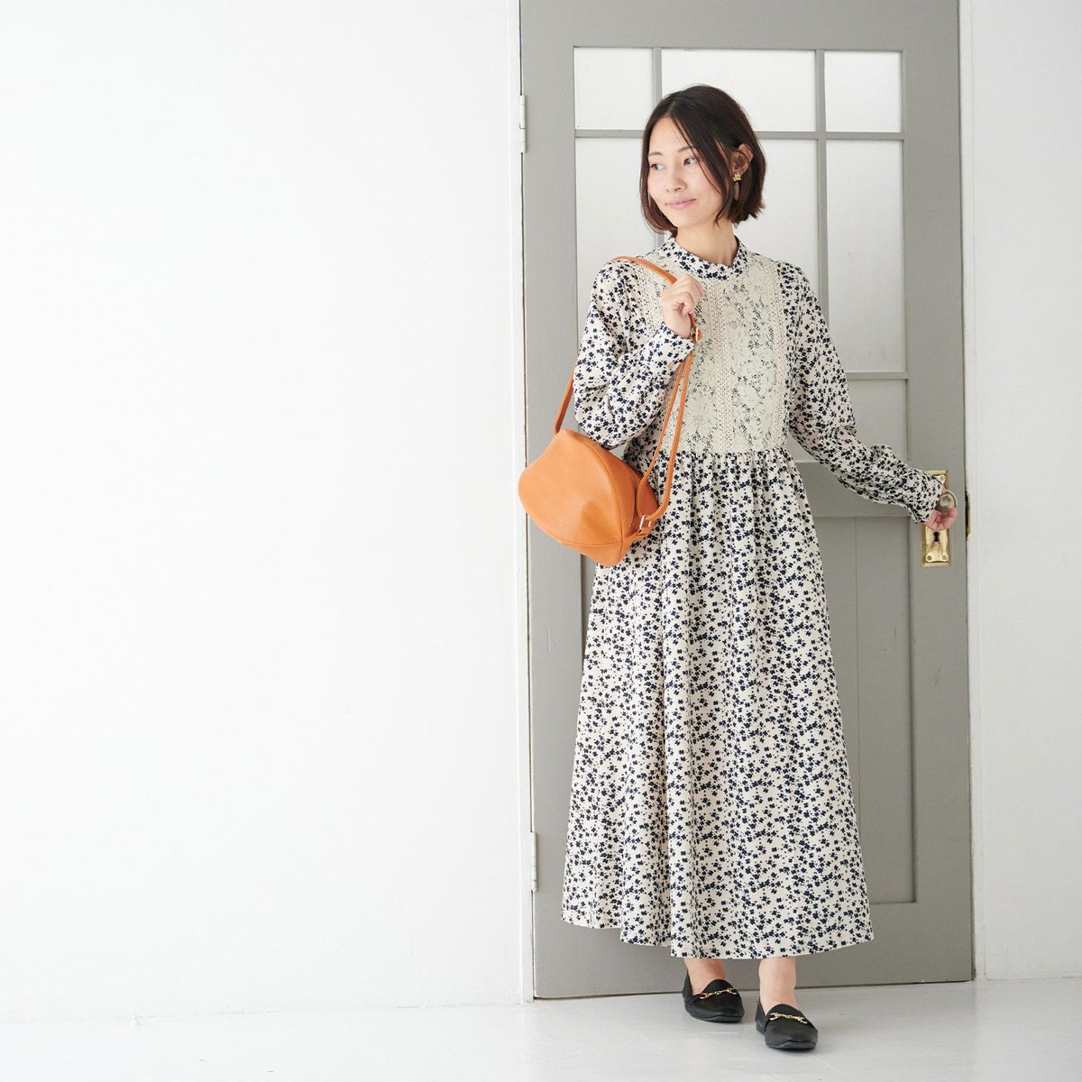 ころんとかわいい大人の丸いポーチもりのがっこうキャメル