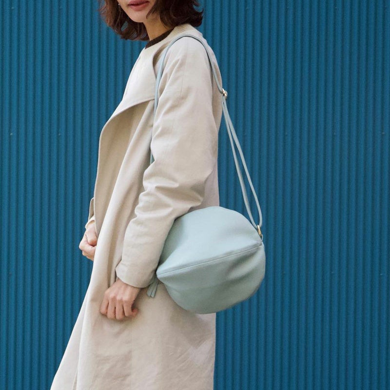 ころんとかわいい大人の丸いポーチもりのがっこう水色マカロンブルー