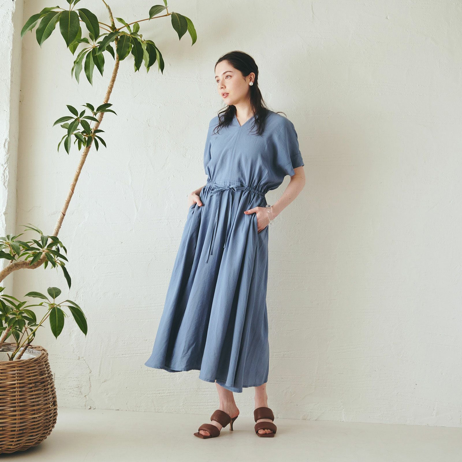 イッサロンドン 深Vネックワンピース M ブルー ドレープ 伸縮性 半袖 000000000831-13.jpg?size=l&w=