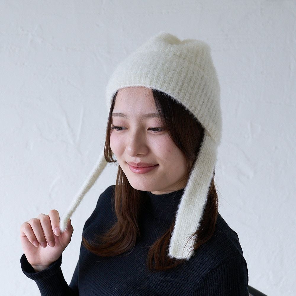 手編み 締め付け感のない 紐付きニット帽（ホワイト） | もりのがっ