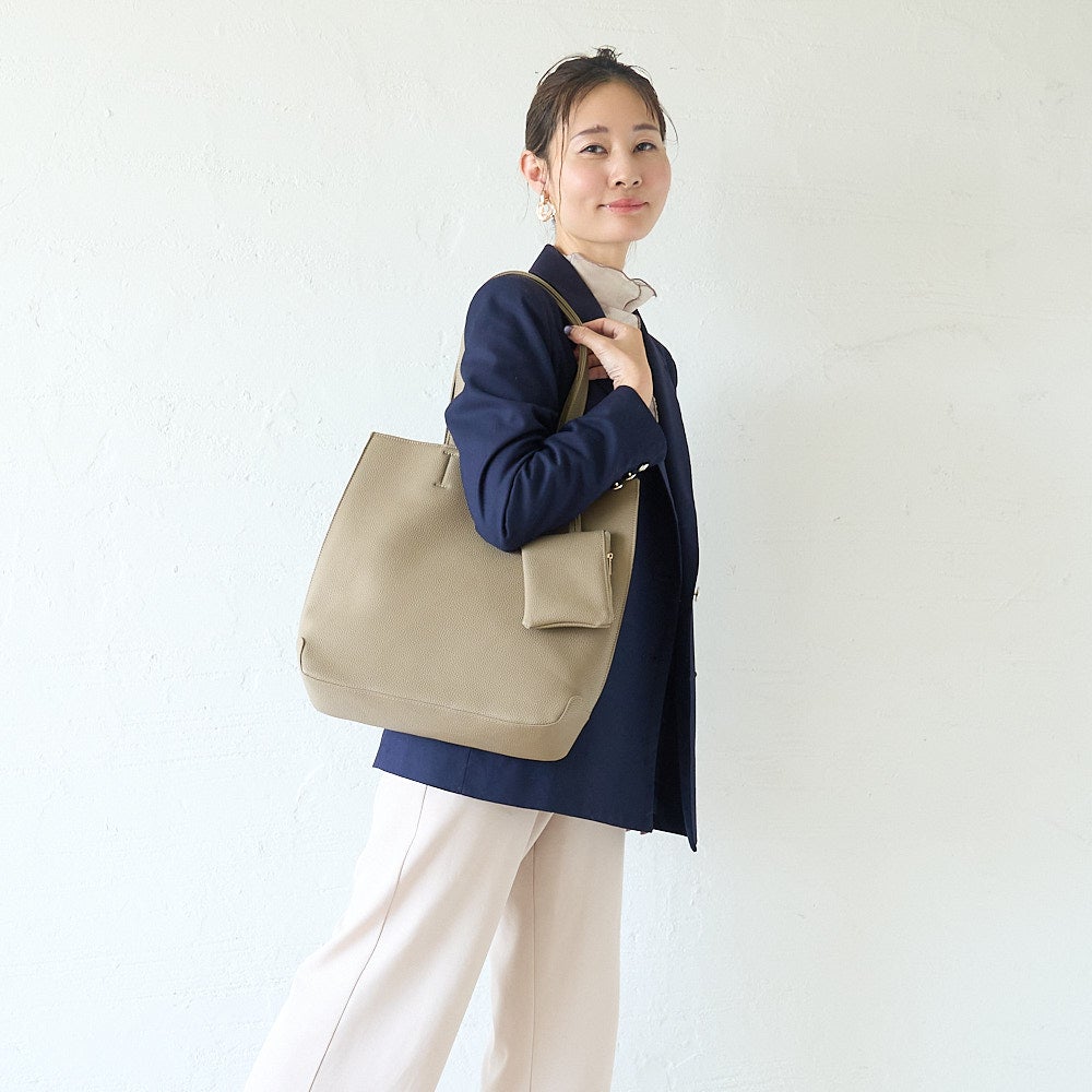 もりのがっこう蓋付きトートバッグ。A4ファイル、水筒、お財布、スマホ、たくさんはいります