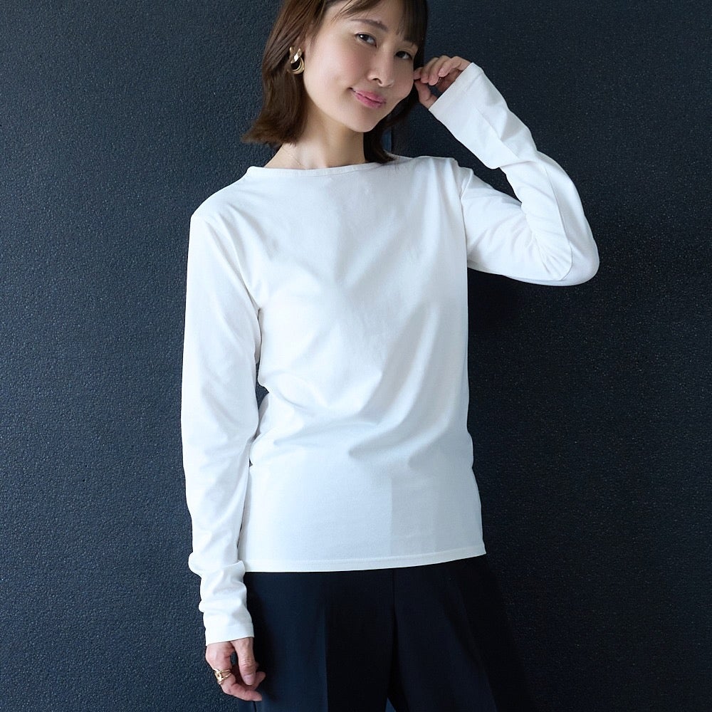 もりのがっこう ロングTシャツレディース”>
<p>美しいシルエットで毎日着こなせるロンTがいい。ビッグシルエットが着こなせない。
そんな大人のために、着心地のよさと美しいシルエットを両立した「袖くしゅ 美シルエットロンT」を作りました。</p>
<p>美シルエットと少し長めに仕立てた袖。そのまま伸ばして着ると手元まで美しく、袖口をくしゅっと袖口で止まるのでだらんと邪魔にもならない設計です。シンプルな装いにさりげないニュアンスが生まれます。</p>
<h3>コットン主成分<br>肌あたりのやさしい素材</h3><img src=