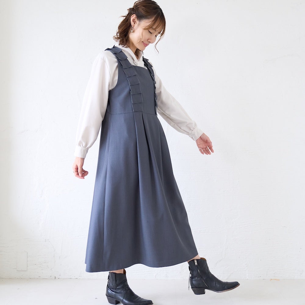 もりのがっこう サロペットワンピース チャコールグレー 歩く姿